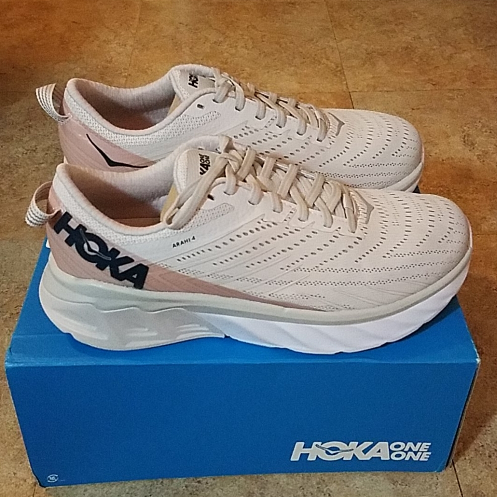 Hoka One One Arahi 4, Women's sz 8.5 D wide, new!